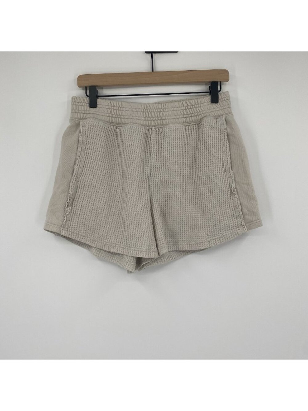 Aerie Size M Cream High Rise Waffle Knit Drawstring Relaxed Fit Lounge Shorts